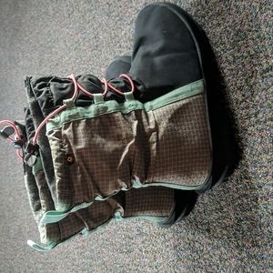 Bogs snow boots (girls 6) hardly worn